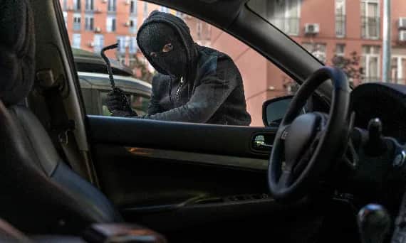 Znaczenie snu o kradzieży samochodu: Symbolika i interpretacja